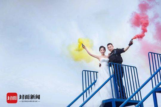 跟特警拍婚纱照的人叫啥_警服拍婚纱照_特警部队让拍婚纱照吗